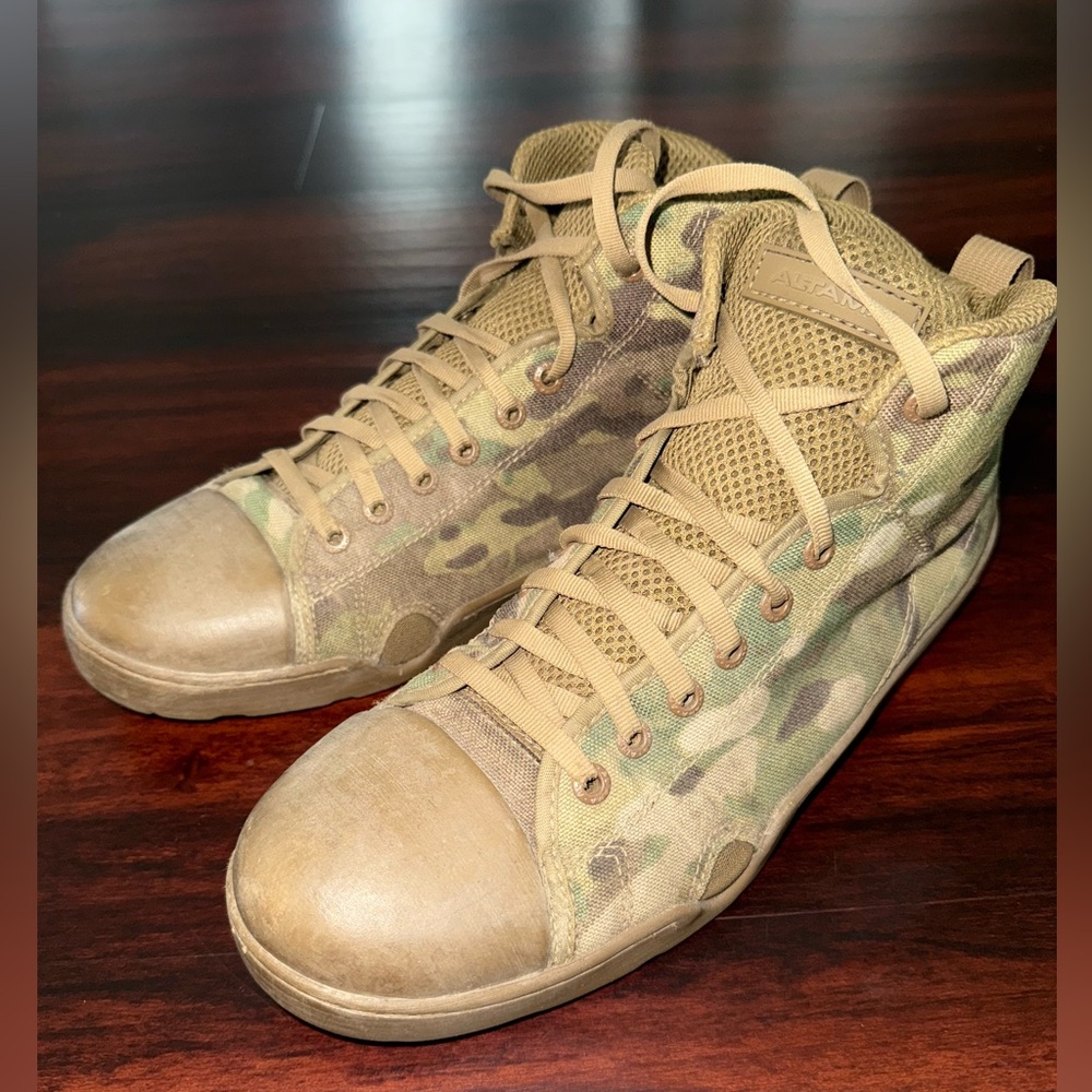 Men’s Altama Maritime Assault Mid Boots (camo)